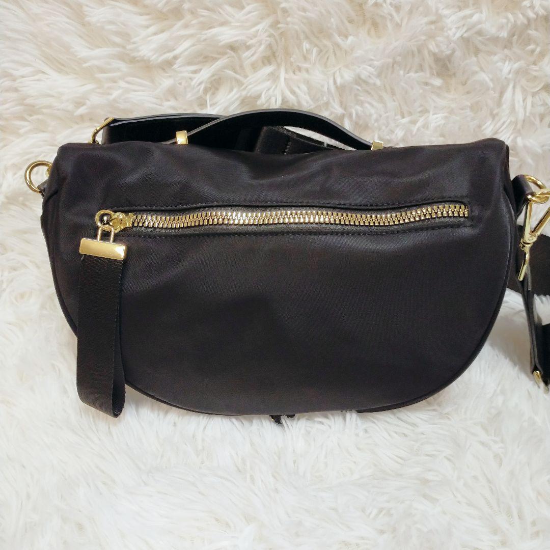 美品☆ペシンシャ メタルファスナー ショルダーバッグ ボディバッグ 黒 ナイロン
