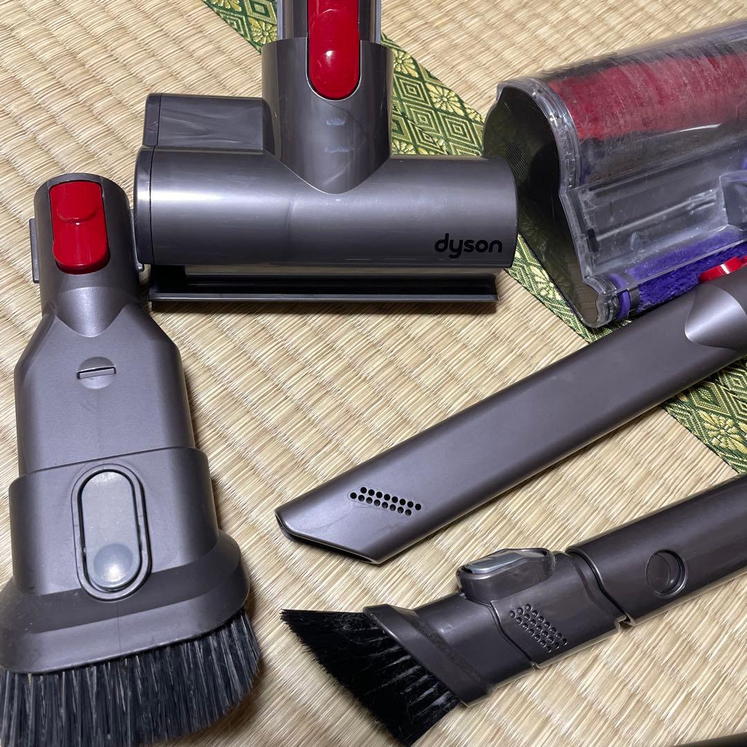 Dyson V10 スティッククリーナー 本体とアタッチメント　スタンド付き