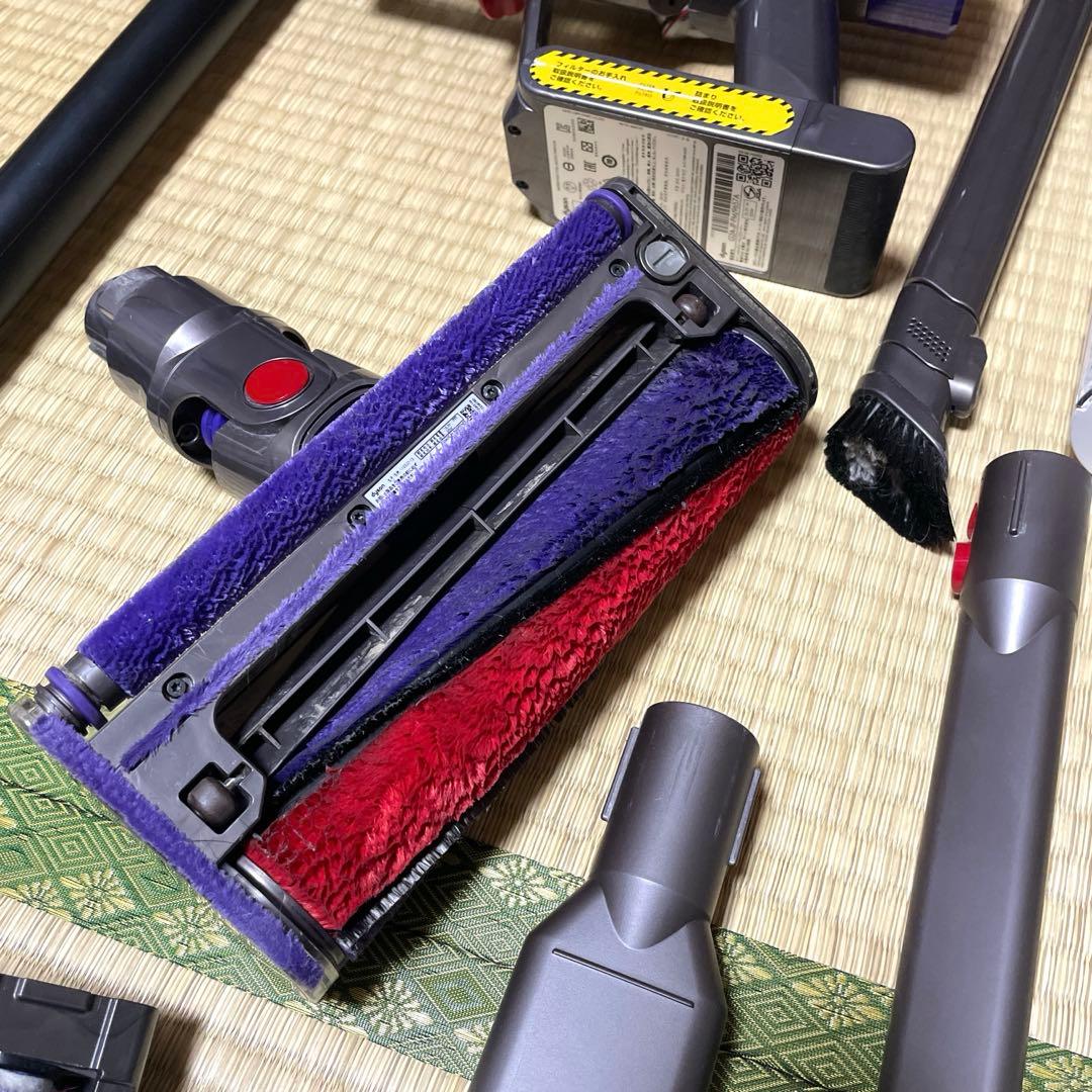 Dyson V10 スティッククリーナー 本体とアタッチメント　スタンド付き