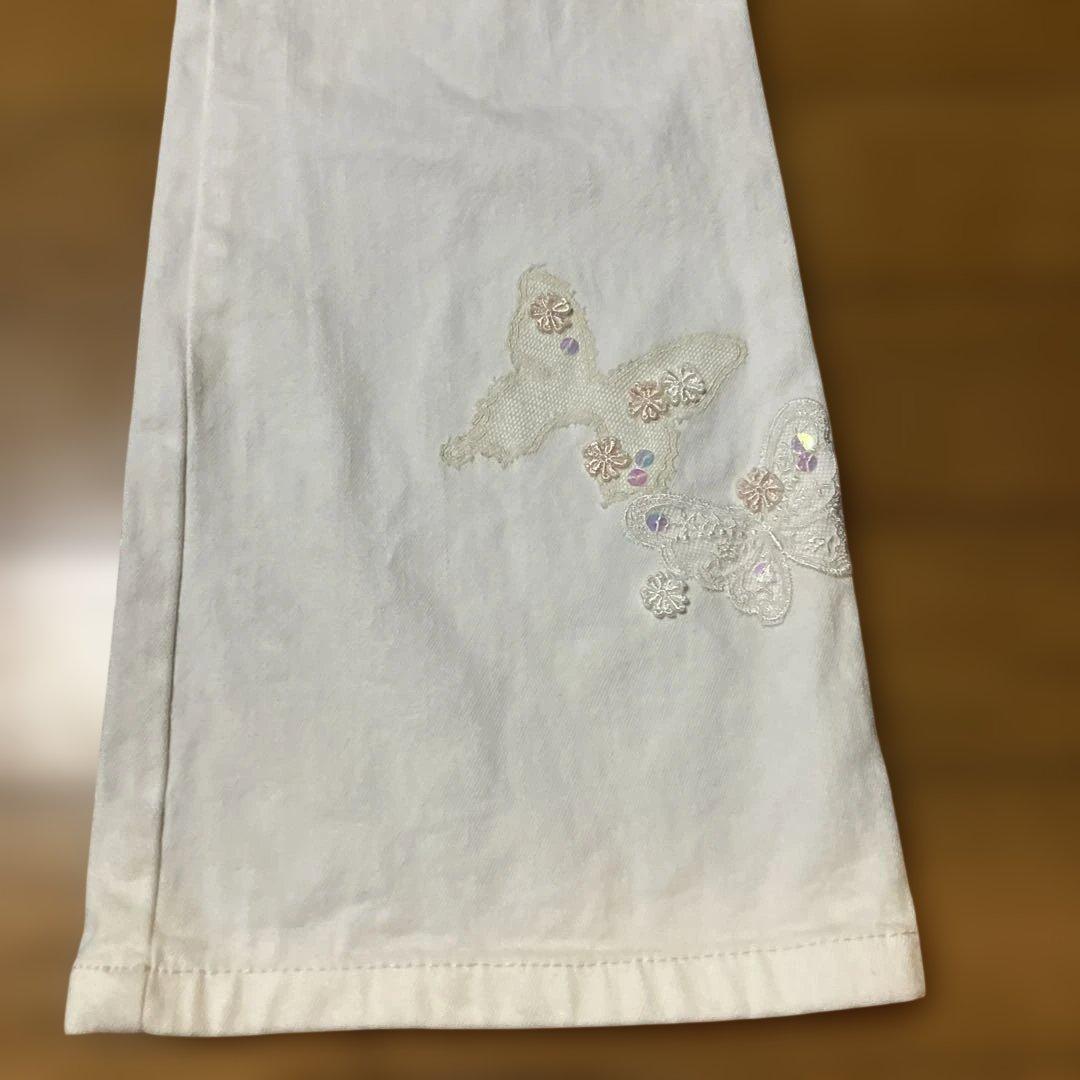ピンクハウス　ホワイト デニムパンツ 蝶の刺繍付き