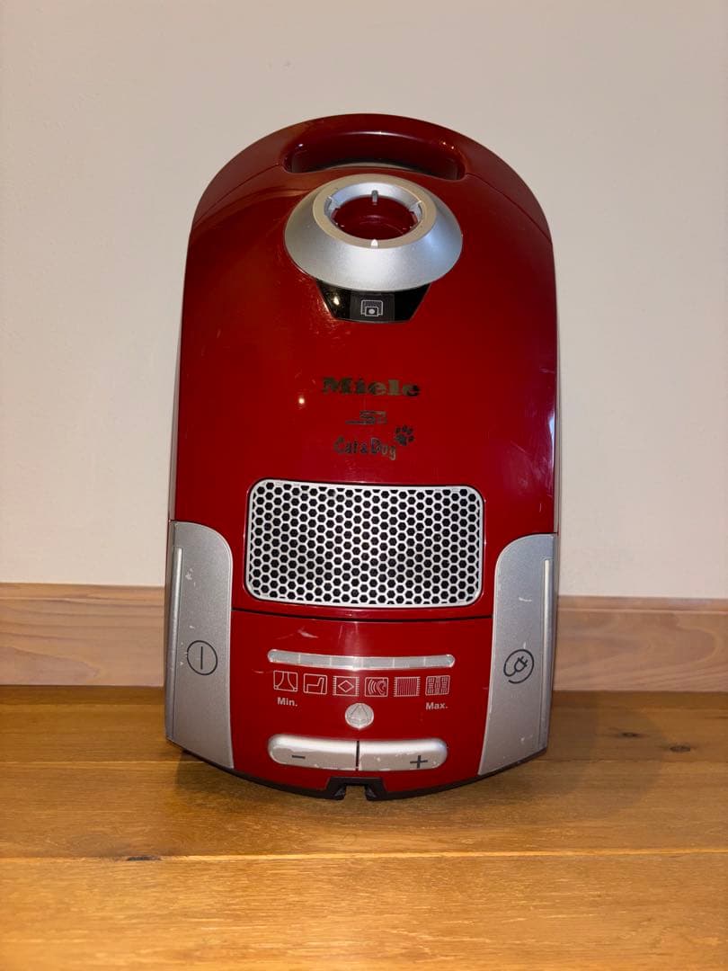 Miele ミーレ　掃除機　cat&dog S4560 レッド