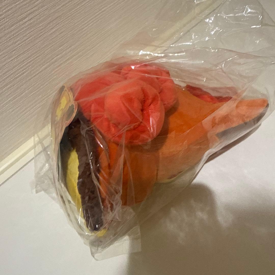 ロコンポンチョのピカチュウ　ぬいぐるみ