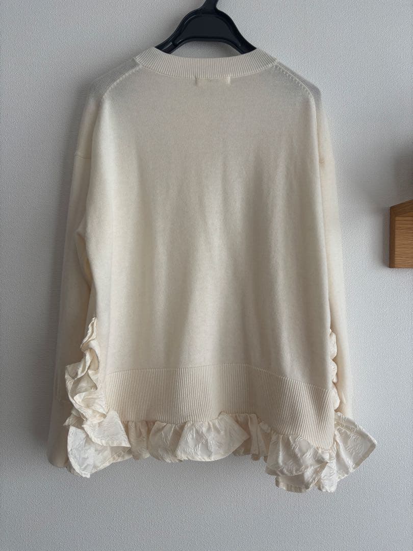 美品 ohga フリルニットカーディガン　白