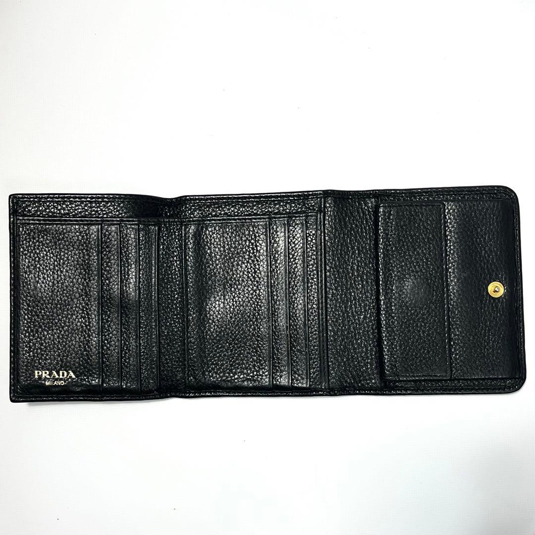 希少✨プラダ 三つ折り財布 ヴィッテログレイン レザー ロゴ金具 ブラック