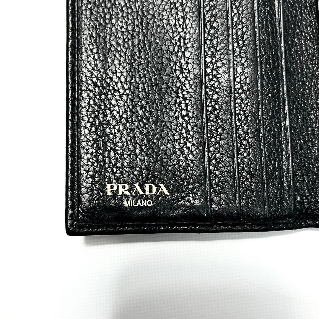 希少✨プラダ 三つ折り財布 ヴィッテログレイン レザー ロゴ金具 ブラック