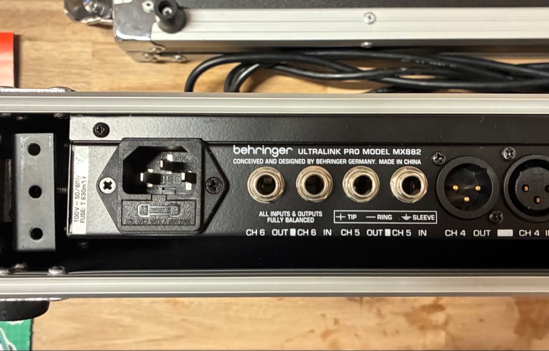 BEHRINGER MX882 Ultralink Proスプリッターミキサー