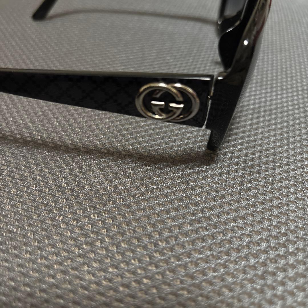 GUCCI ブラック オーバルサングラス　シルバー