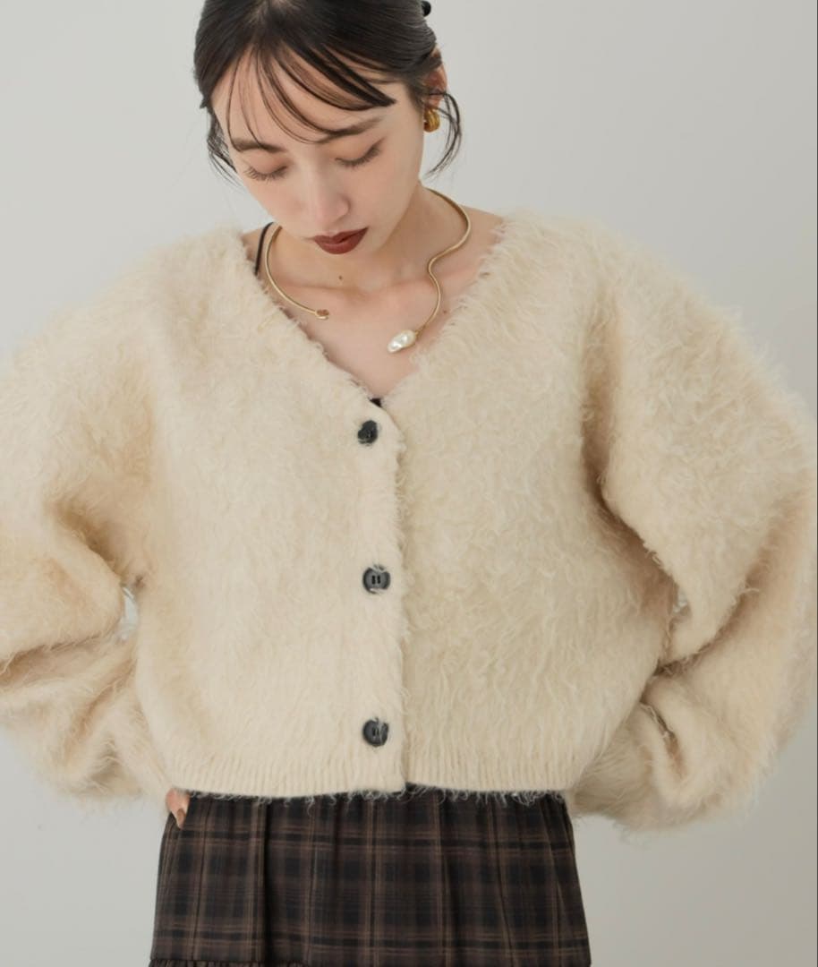 シャギーショートニットカーディガン　hinari