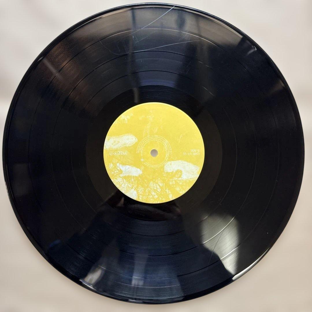 UAのアルバム「Breathe」のLPレコード