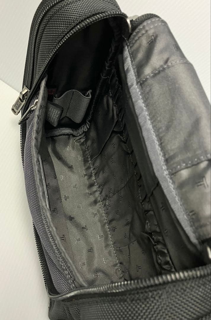 ほぼ新品 美品廃盤 TUMI トゥミ トラベルポーチ 22191D4