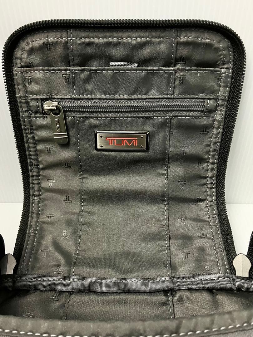 ほぼ新品 美品廃盤 TUMI トゥミ トラベルポーチ 22191D4