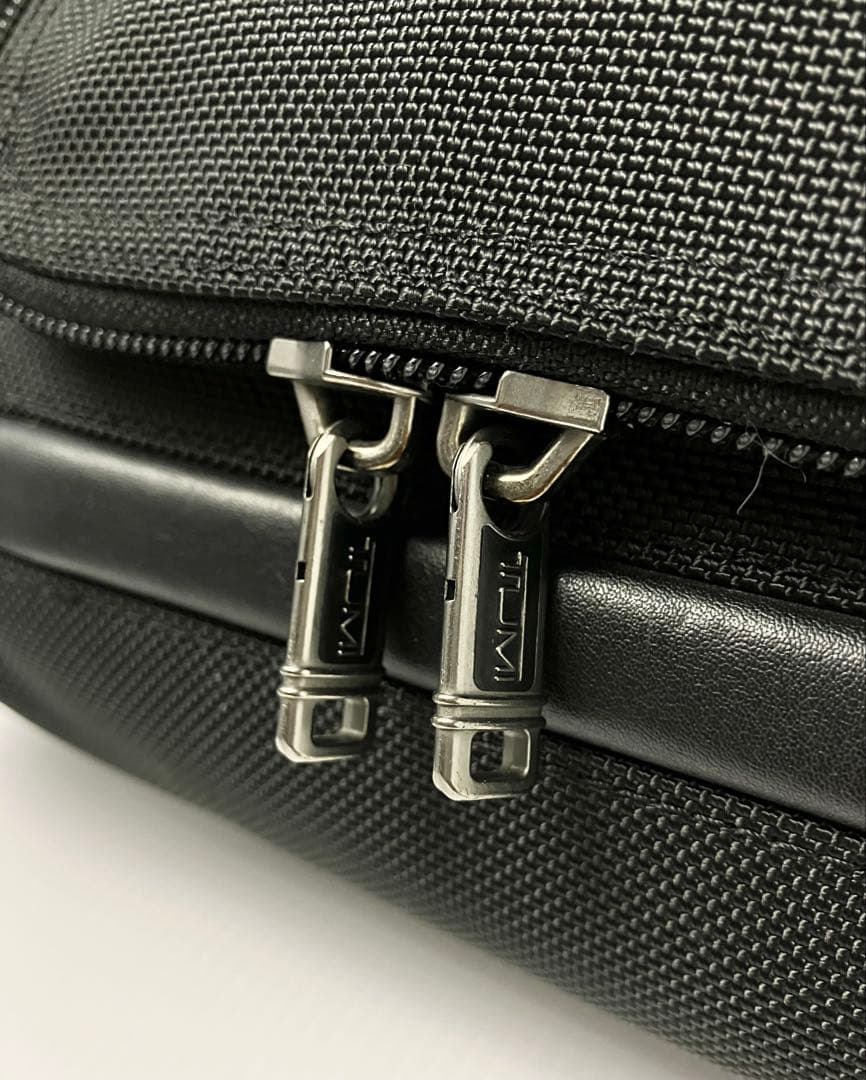 ほぼ新品 美品廃盤 TUMI トゥミ トラベルポーチ 22191D4