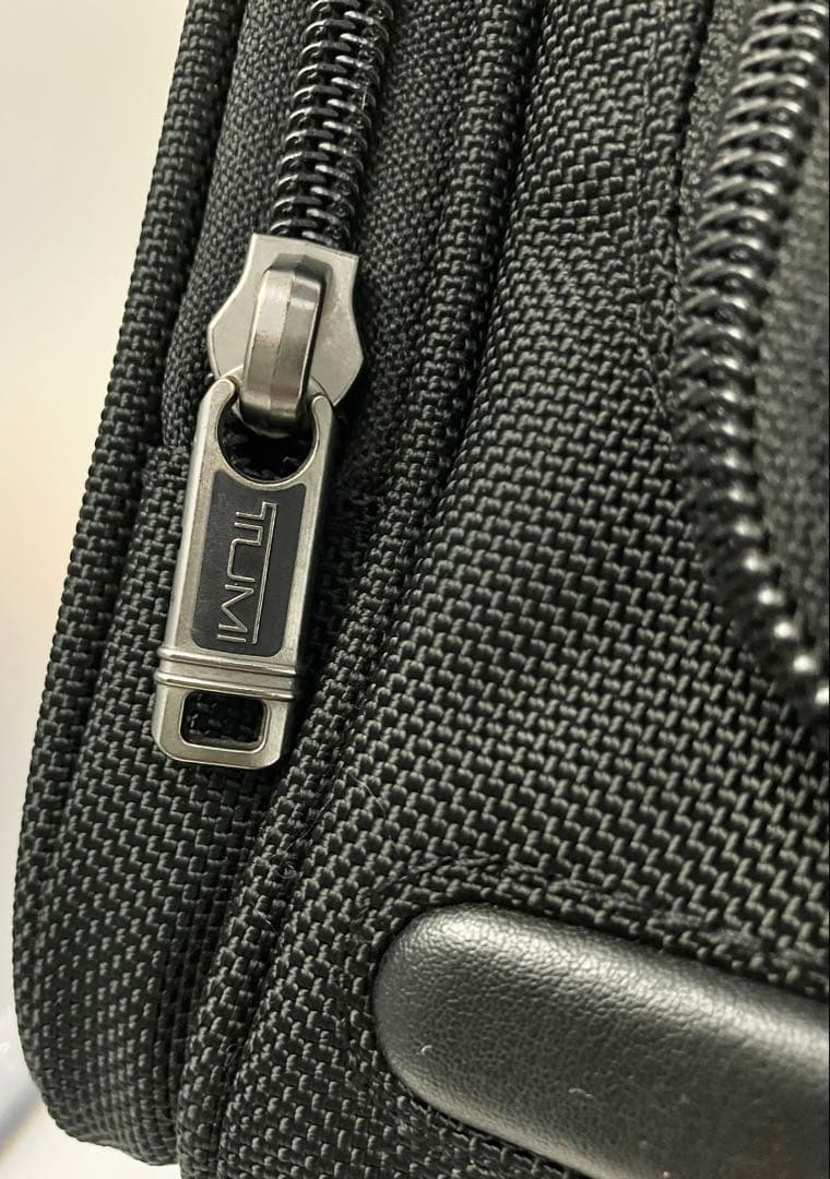 ほぼ新品 美品廃盤 TUMI トゥミ トラベルポーチ 22191D4