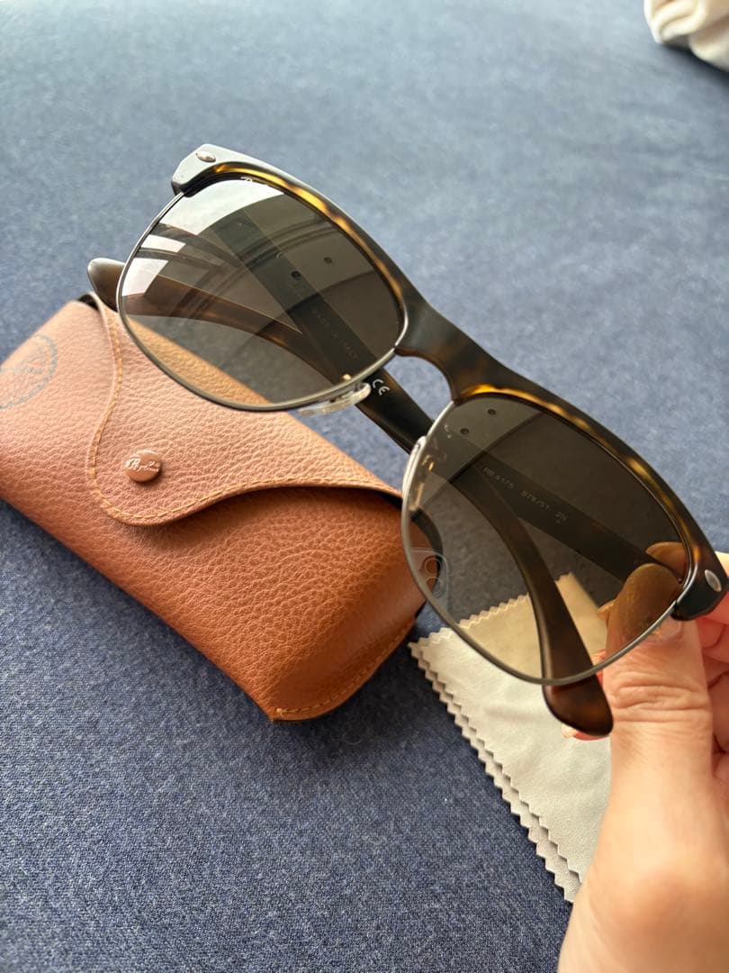 Ray-Ban サングラスCLUBMASTER OVERSIZED