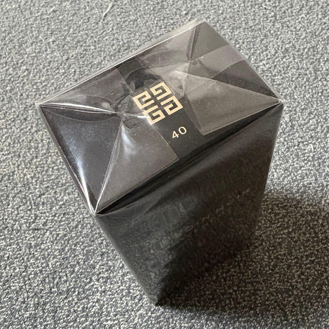 Givenchy LE SOIN NOIR セラム ファンデーション　No.40