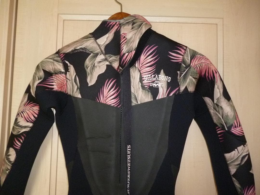 る*ぃ様 新品未使用！Billabong（ビラボン）バックジップセミドライ 全身