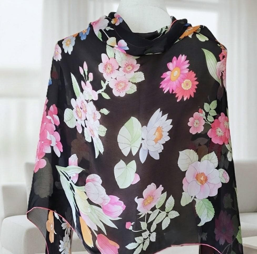極美品　黒　近年 華やかな花柄　レオナール ストール スカーフ LEONARD