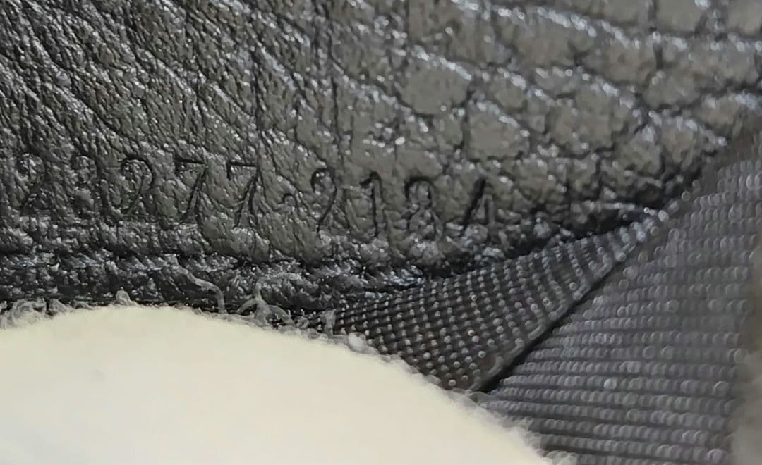 ✨美品✨GUCCI　GGマーモント 三つ折財布 シボ革 黒　23277・2184