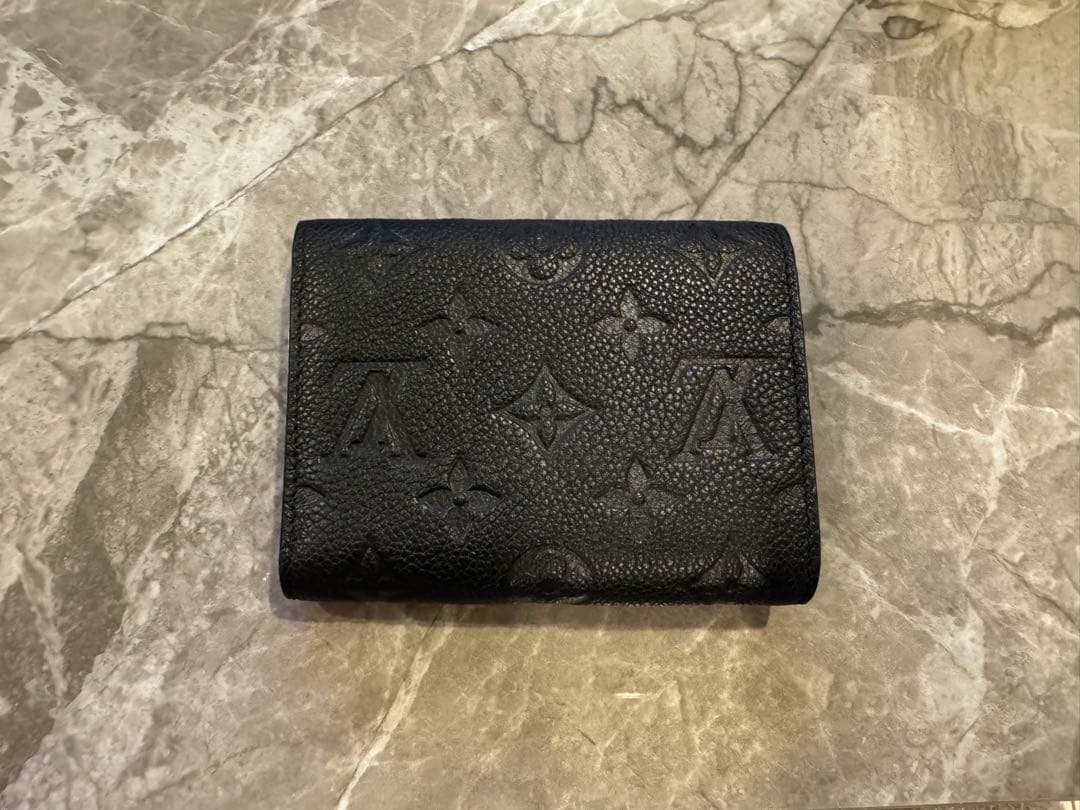 最終値下げ•未使用に近い美品　Louis Vuitton ブラック 二つ折り財布