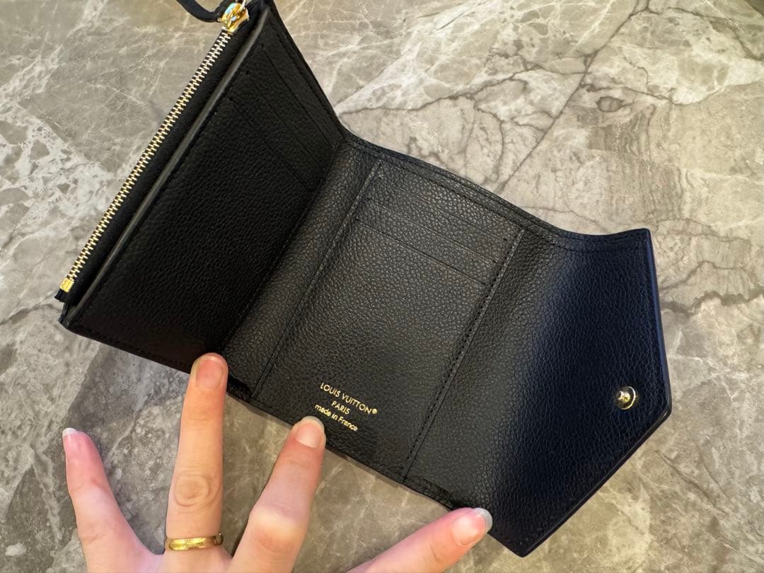 最終値下げ•未使用に近い美品　Louis Vuitton ブラック 二つ折り財布