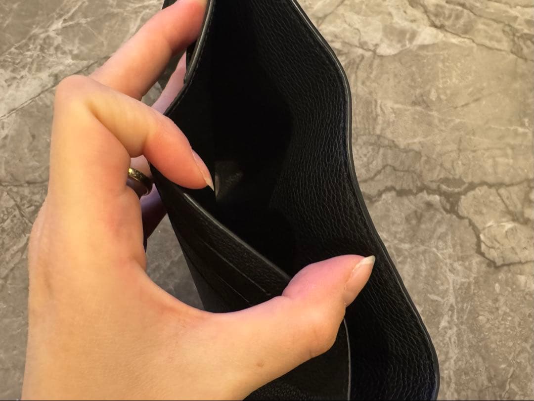 最終値下げ•未使用に近い美品　Louis Vuitton ブラック 二つ折り財布