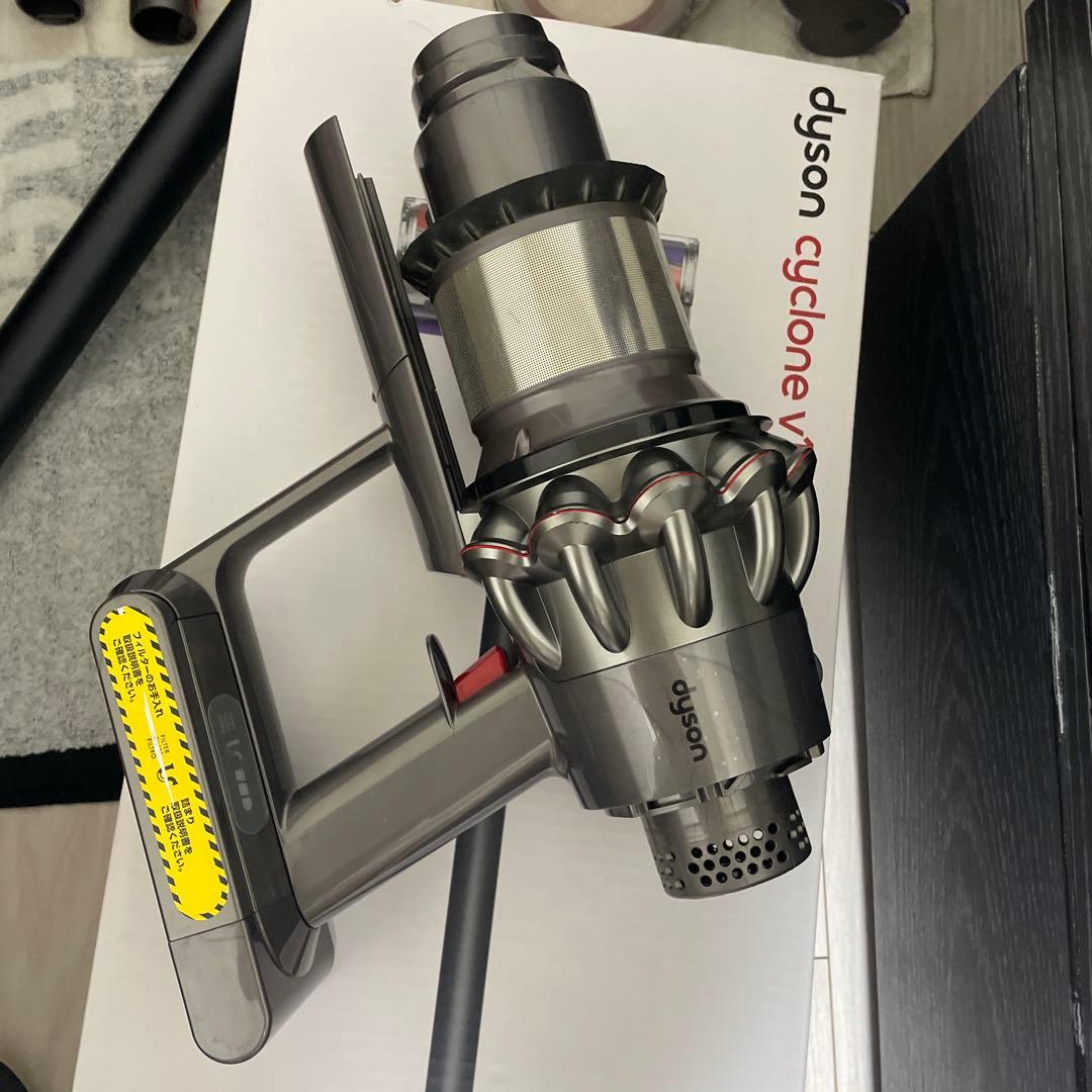 Dyson Cyclone V10 Fluffy 本体と付属品