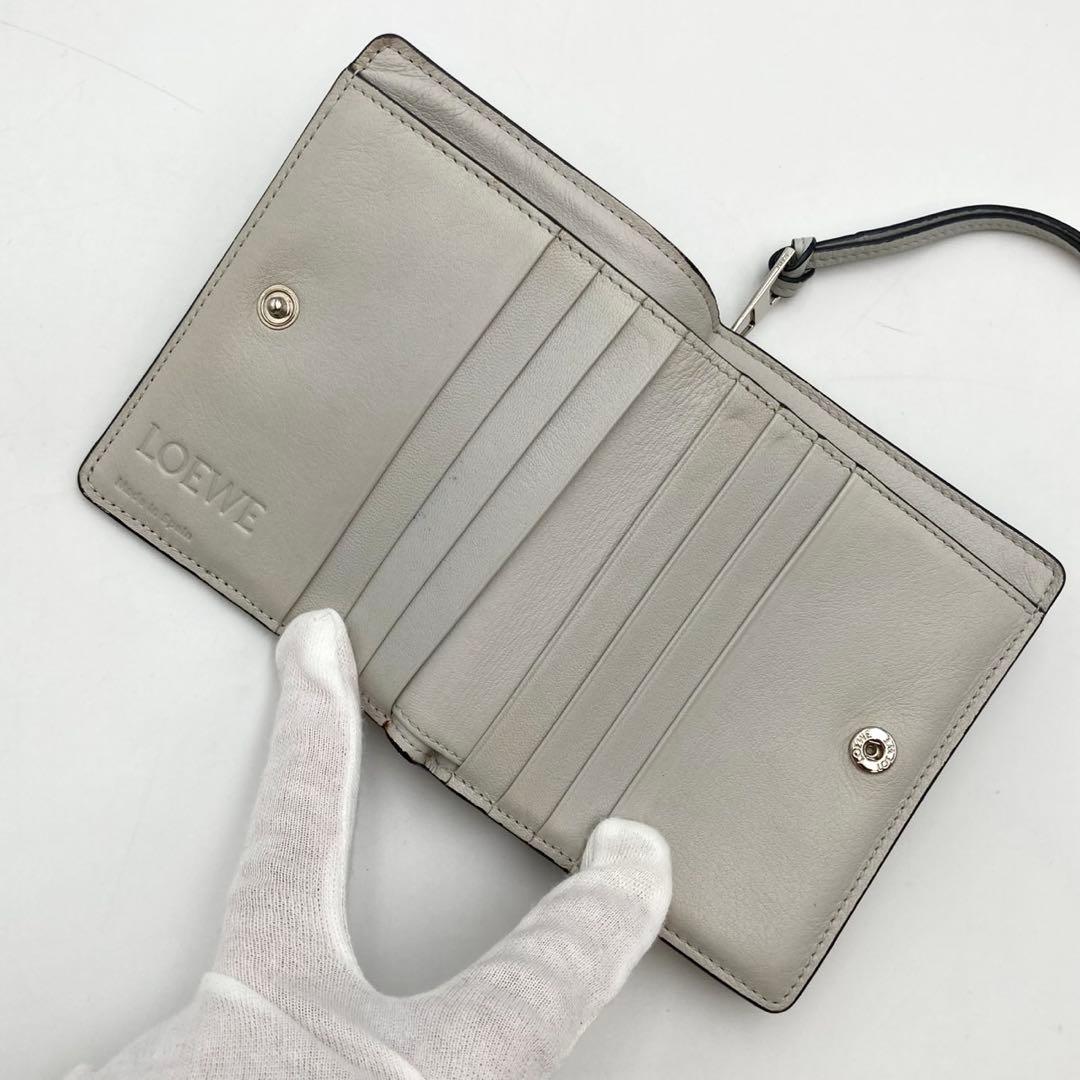 たなたな✨LOEWE 二つ折り財布 アナグラム レザー 黒 パンチングロゴ
