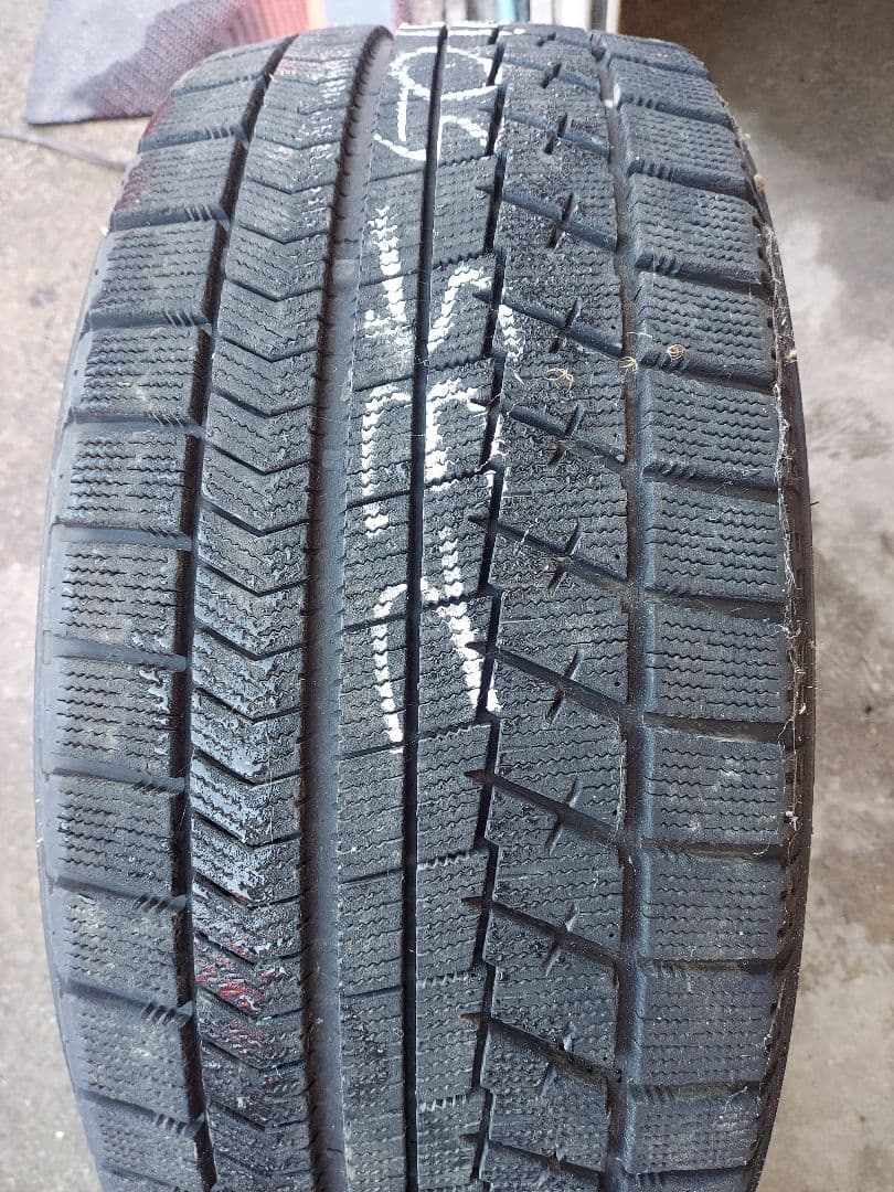 スタッドレス　235 50 18 2本225 50 18 2本計４本