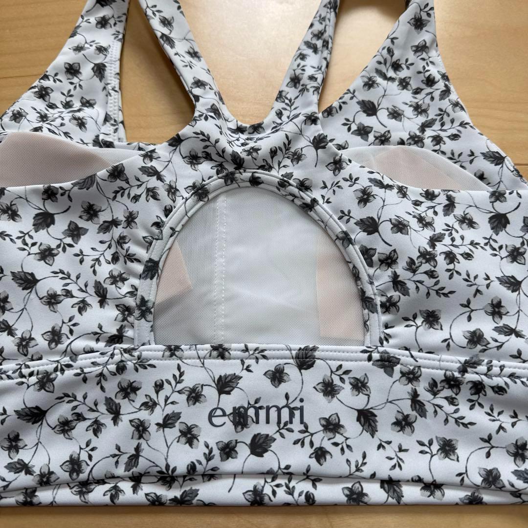 emmi エミ　ヨガウェア　上下セット　ブラトップ　フラワーレギンス　白　L新品