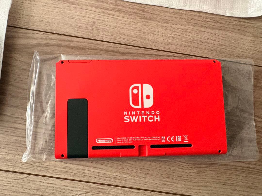 Nintendo Switch レッド 本体 + キャリングケース