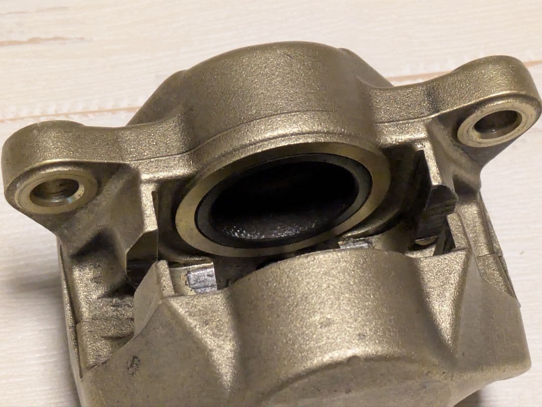 brembo（ブレンボ ）ブレーキキャリパー 32㎜ ピッチ84㎜ 中古品