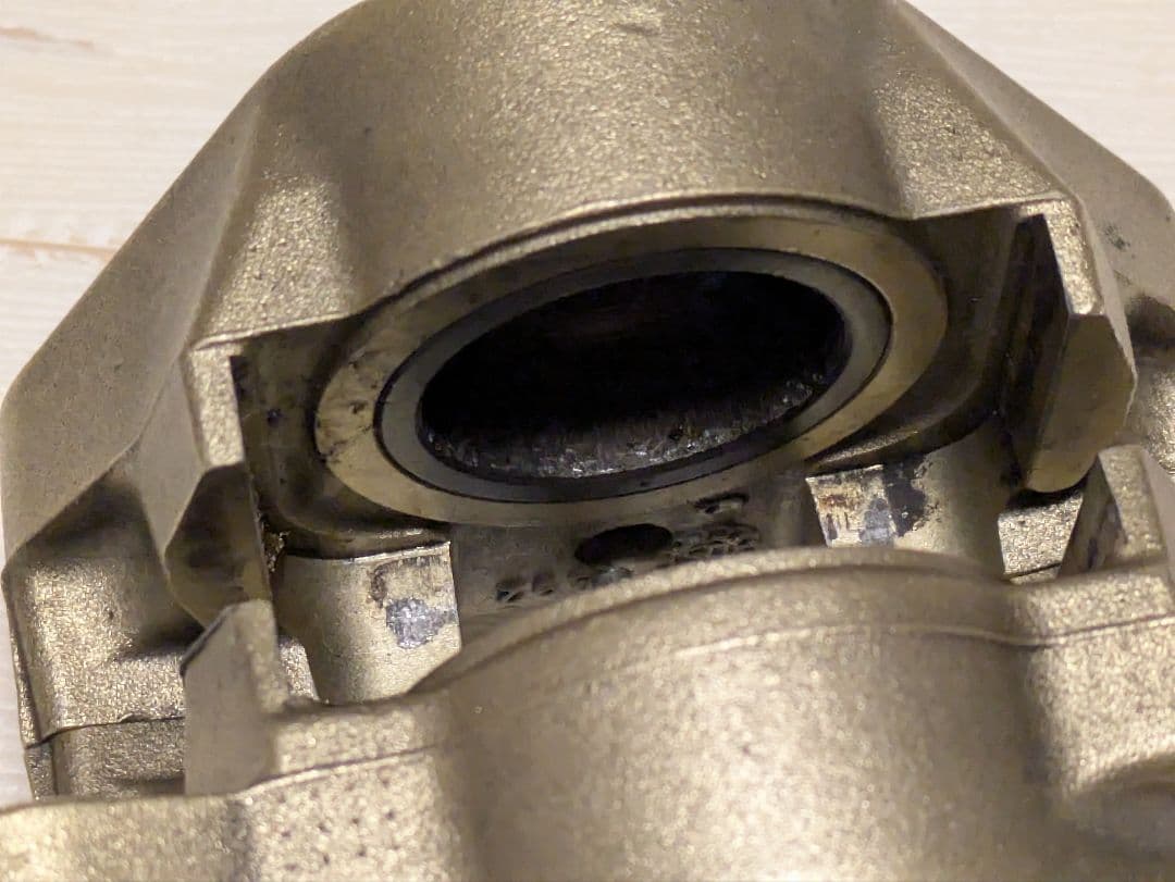 brembo（ブレンボ ）ブレーキキャリパー 32㎜ ピッチ84㎜ 中古品