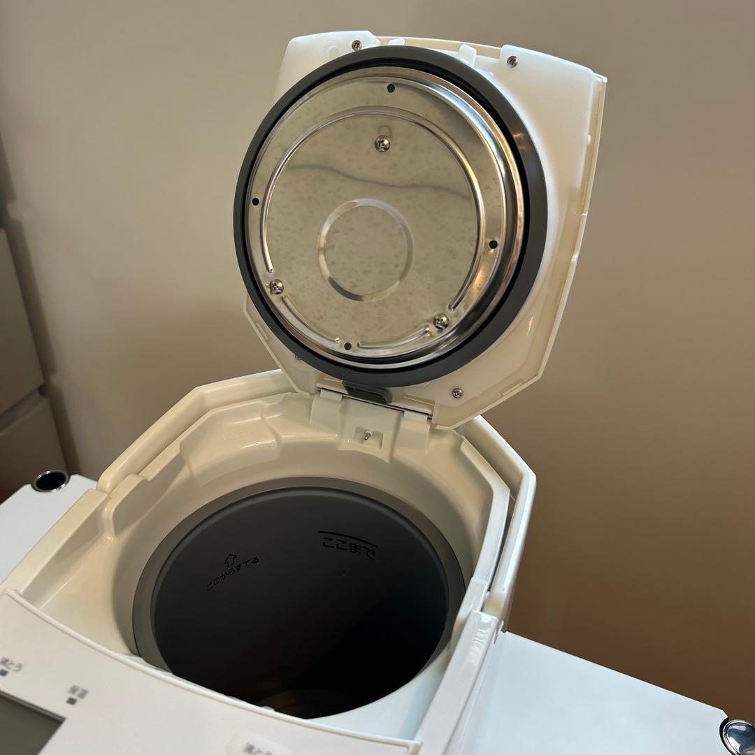 美品❗️新型2026年購入、2025年製タイガー 電気ポット 3L、白、蒸気レス