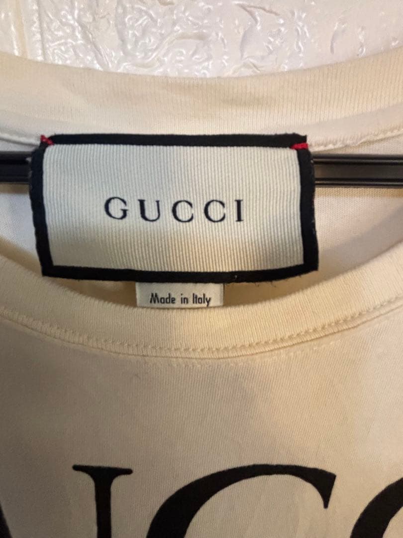 GUCCI アイボリー ロゴ Tシャツ