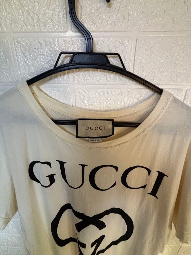 GUCCI アイボリー ロゴ Tシャツ