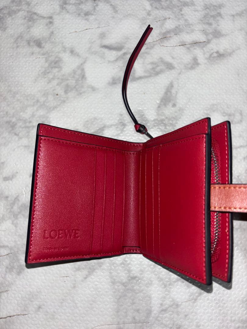 売り尽くし。LOEWE 二つ折り財布 オレンジ/レッド