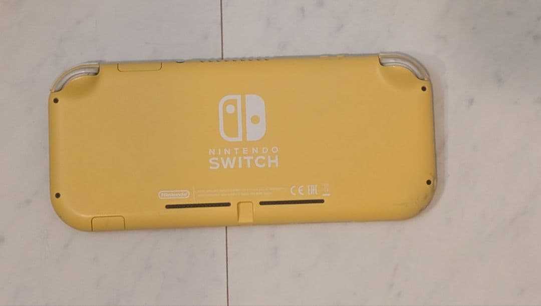 【ジャンク品 ・充電器付属】 Nintendo Switch Lite イエロー