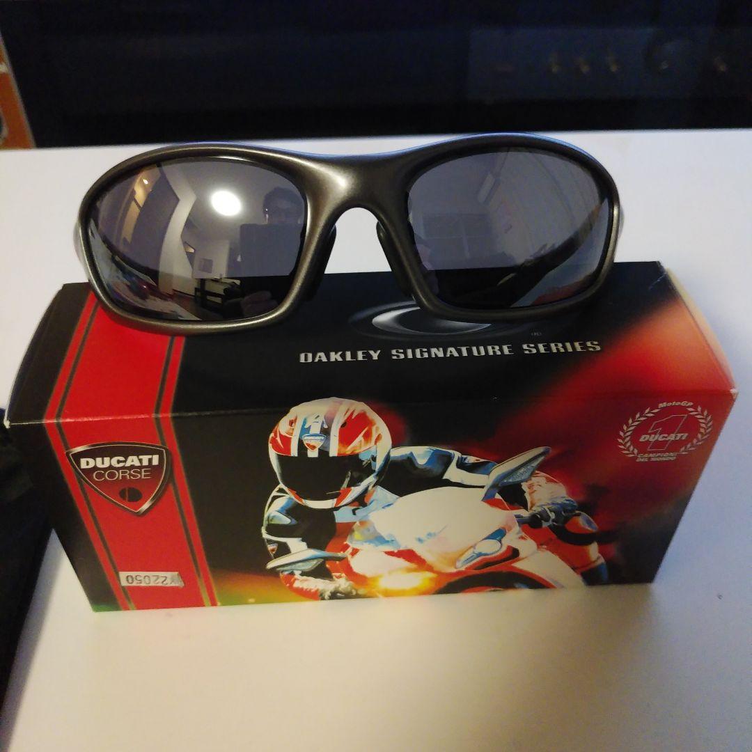 oakley ストレートジャケット DUCATIモデル