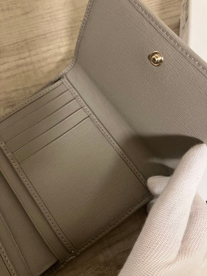 新品　フルラ　三つ折り財布　クラッシック