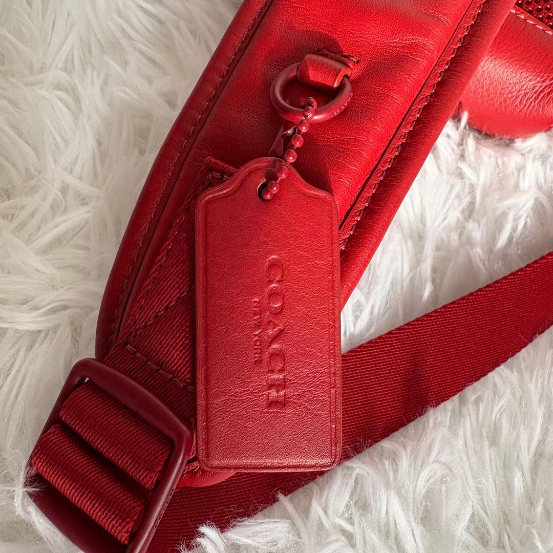 美品 COACH レンジャー ミニパック ボディバッグ 赤