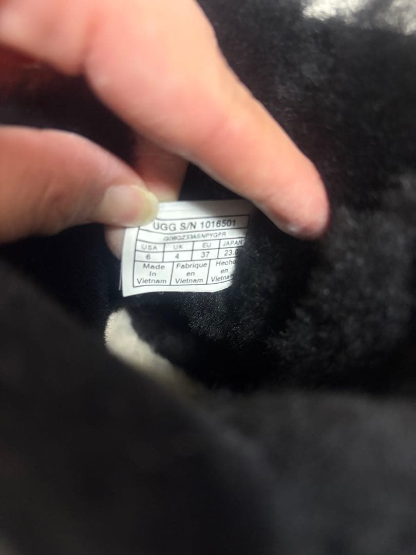 【未使用級】UGG ブラック ムートンブーツ リボン付き23cm