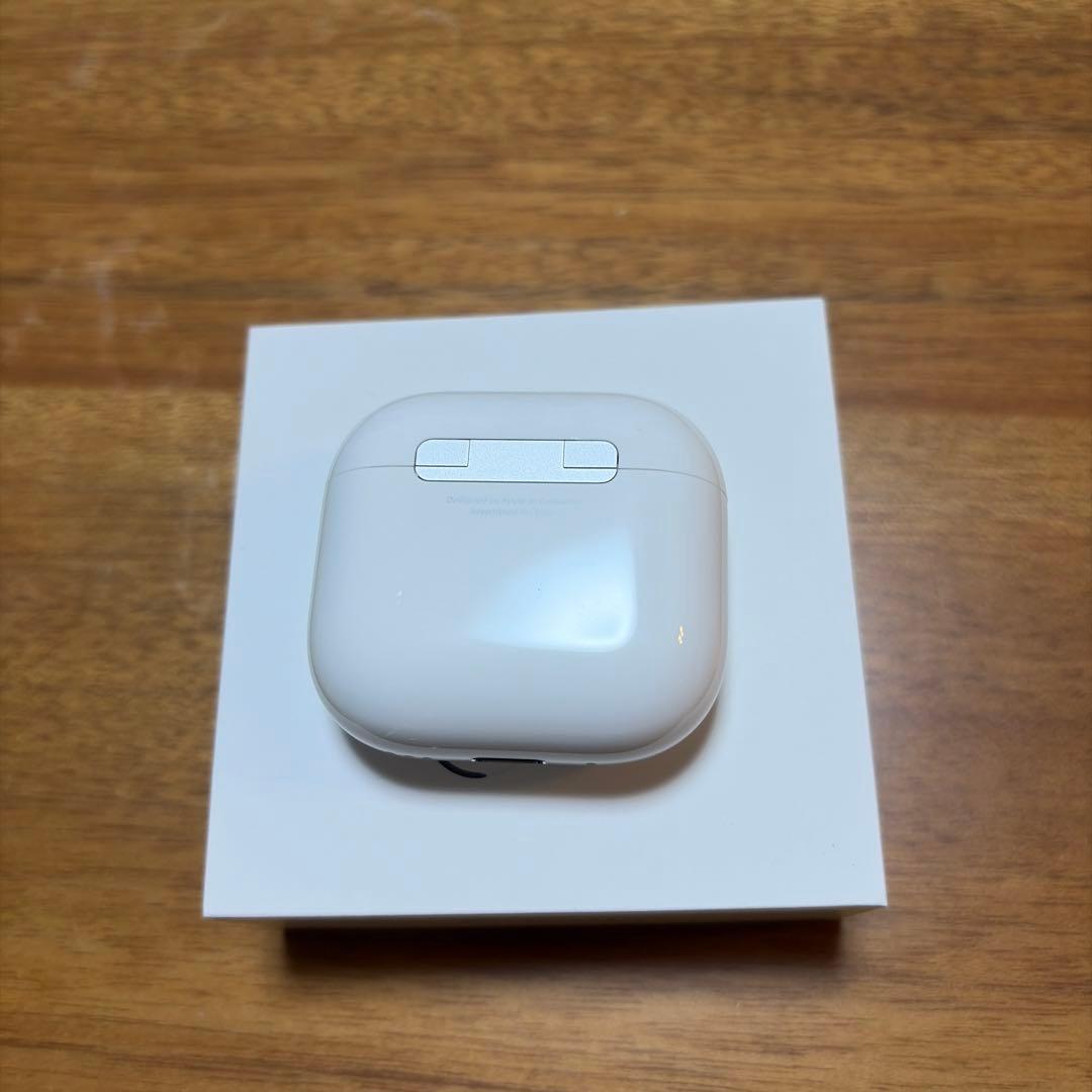 【中古】AirPods 4 アクティブノイズキャンセリング搭載モデル