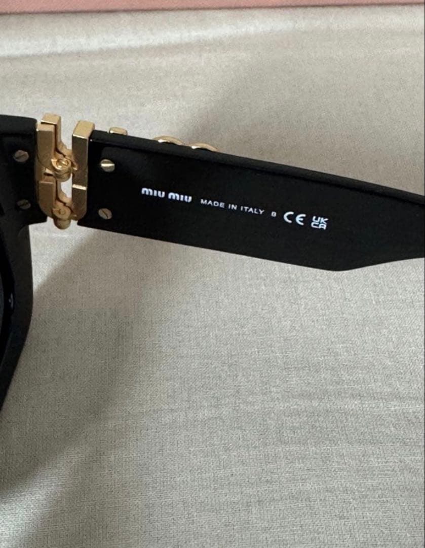 miu miu ブラック スクエア サングラス