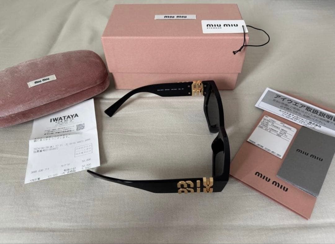 miu miu ブラック スクエア サングラス