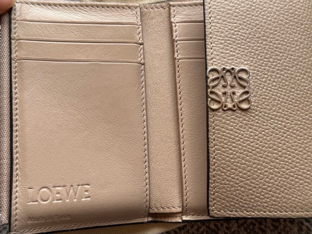 LOEWEアナグラム バーティカル ウォレット スモール