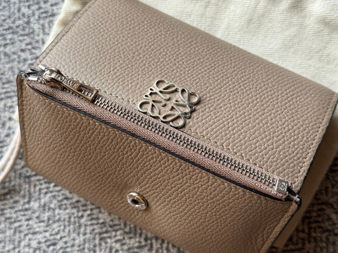 LOEWEアナグラム バーティカル ウォレット スモール