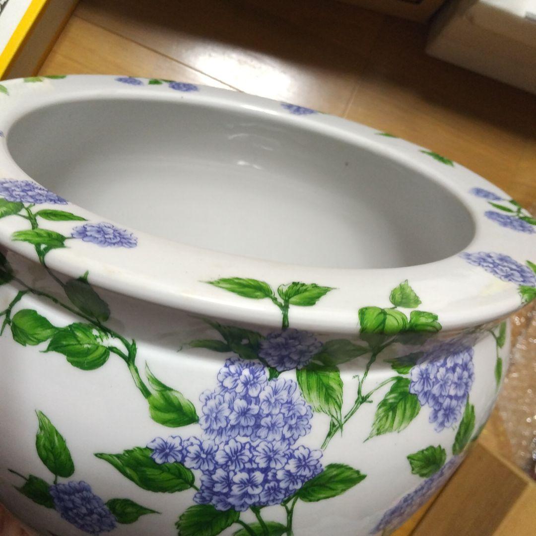 紫陽花の花柄 陶器製、瓶、メダカ鉢、睡蓮鉢、置物、焼物、工芸品、