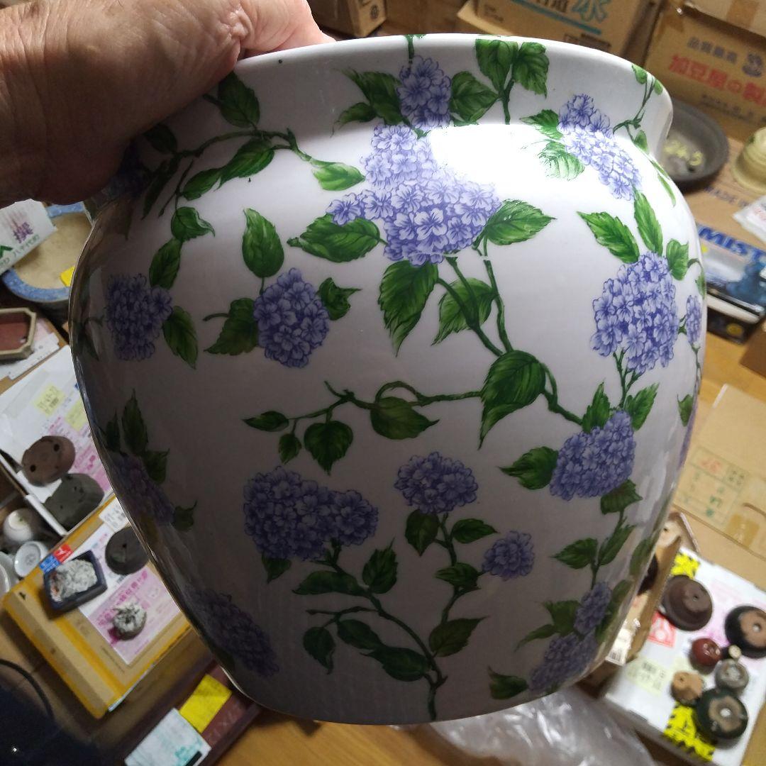 紫陽花の花柄 陶器製、瓶、メダカ鉢、睡蓮鉢、置物、焼物、工芸品、