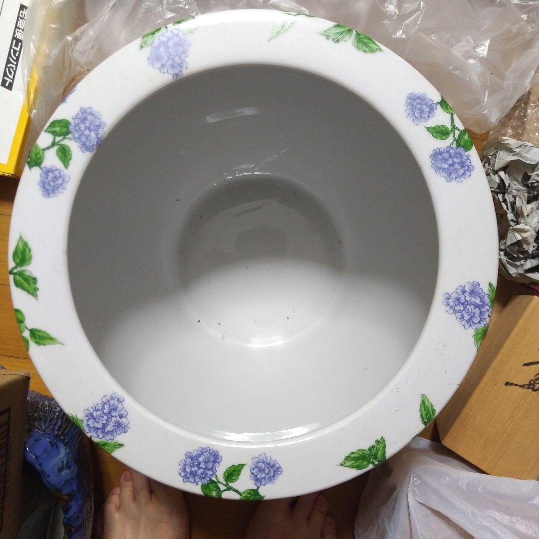 紫陽花の花柄 陶器製、瓶、メダカ鉢、睡蓮鉢、置物、焼物、工芸品、