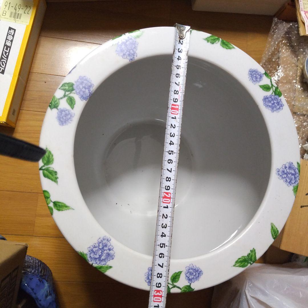 紫陽花の花柄 陶器製、瓶、メダカ鉢、睡蓮鉢、置物、焼物、工芸品、